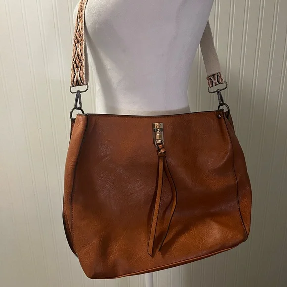 Chic Brown Leather Shoulder Bag - Picture 1 of 9